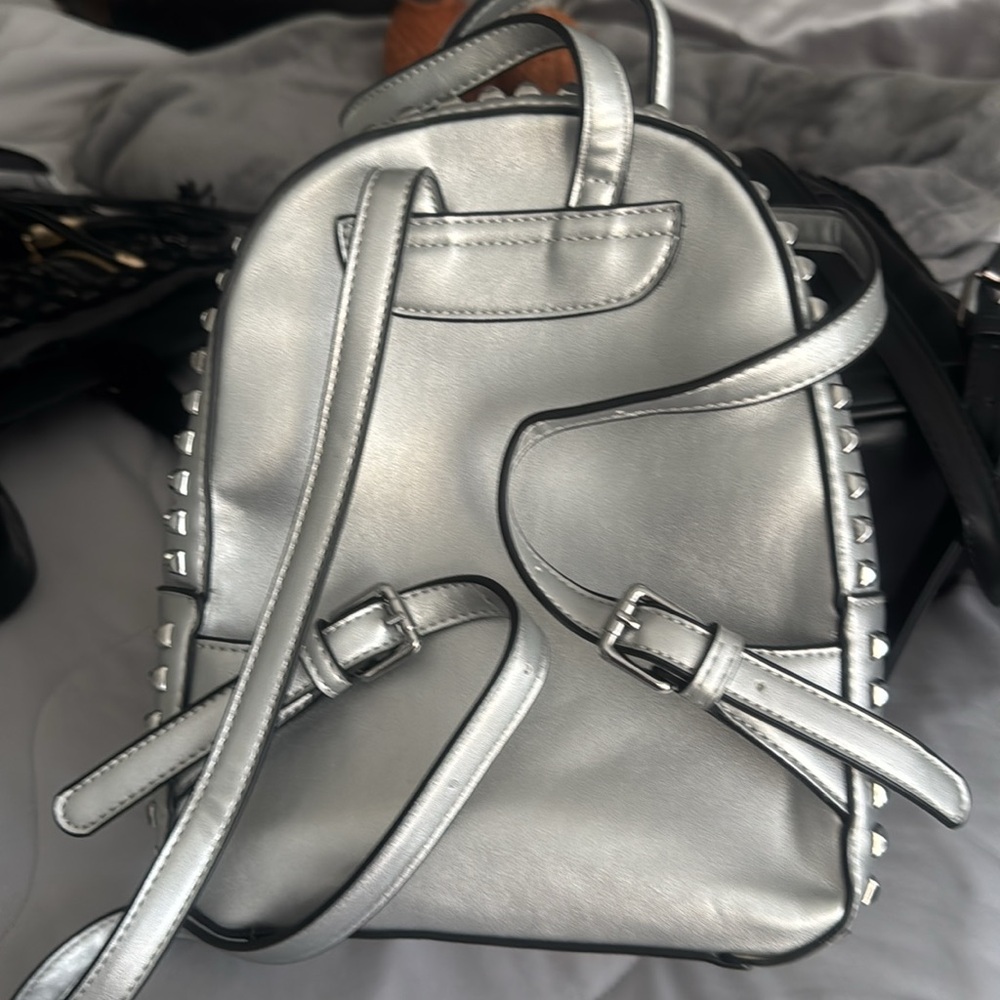 Backpack - Picture 2 of 2
